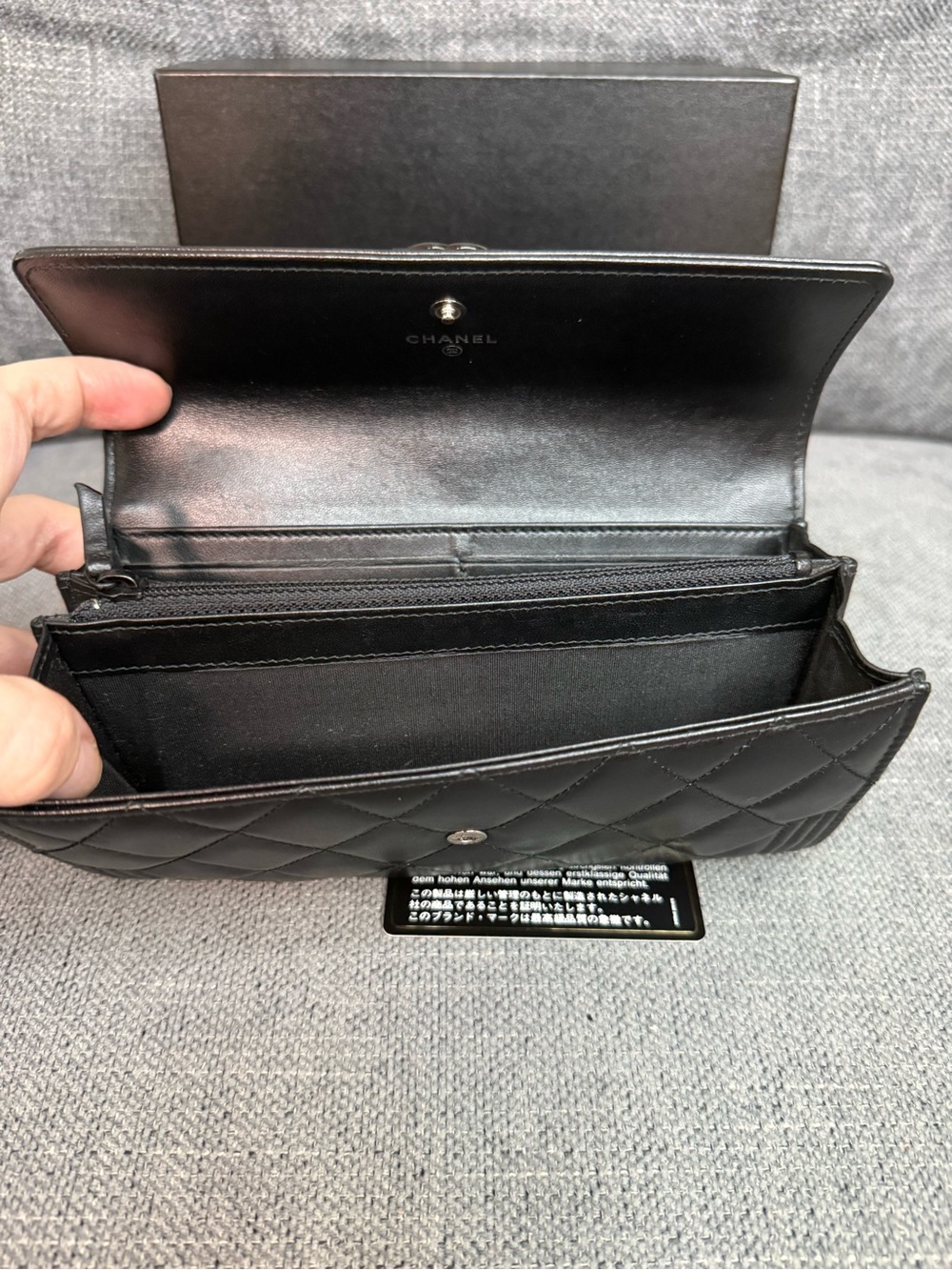 CHANEL Boy SO BLACK lambskin long wallet - Picture 8 of 11